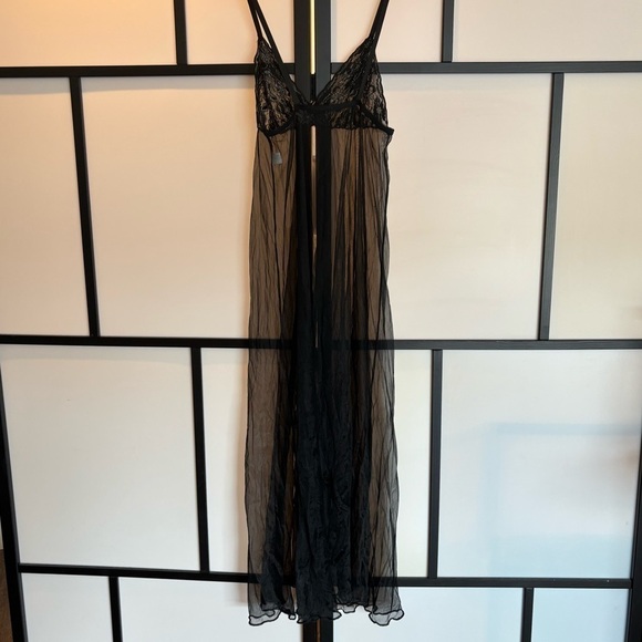 Vintage Made In USA nylon Lingerie slip. Size medium - Picture 9 of 12